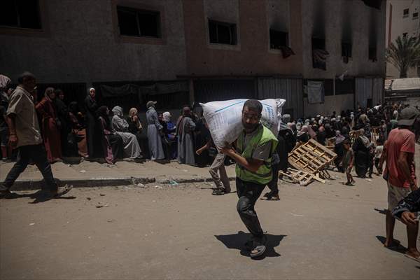 Flour aid distributed to Palestinians in Gaza under Israeli attacks