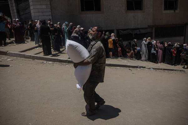 Flour aid distributed to Palestinians in Gaza under Israeli attacks