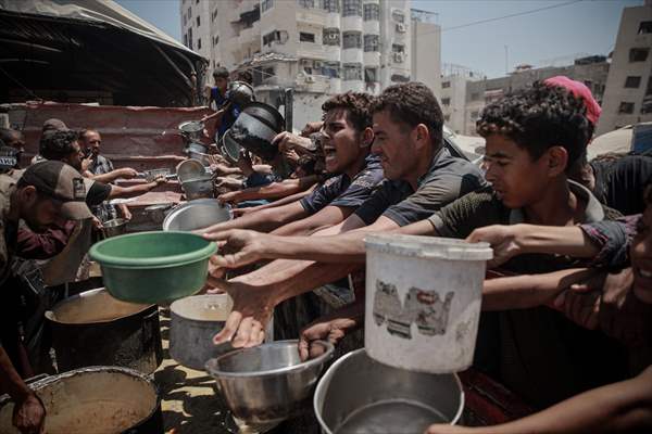 Palestinians struggle with hunger in Gaza wait for food