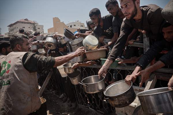 Palestinians struggle with hunger in Gaza wait for food