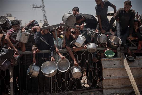 Palestinians struggle with hunger in Gaza wait for food