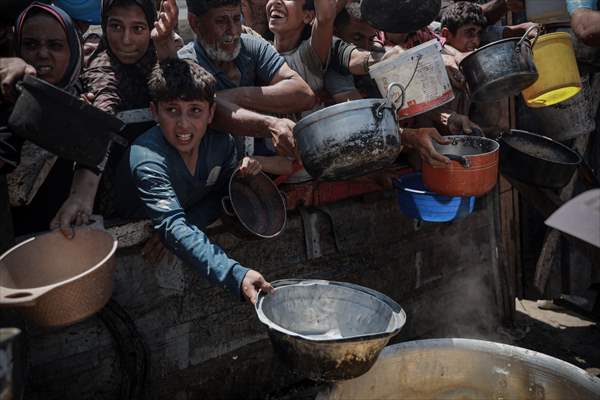 Palestinians struggle with hunger in Gaza wait for food