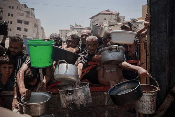 Palestinians struggle with hunger in Gaza wait for food