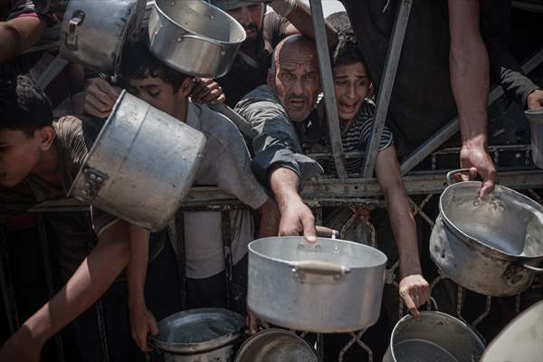 Palestinians struggle with hunger in Gaza wait for food