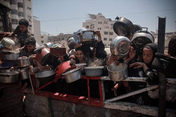 Palestinians struggle with hunger in Gaza wait for food