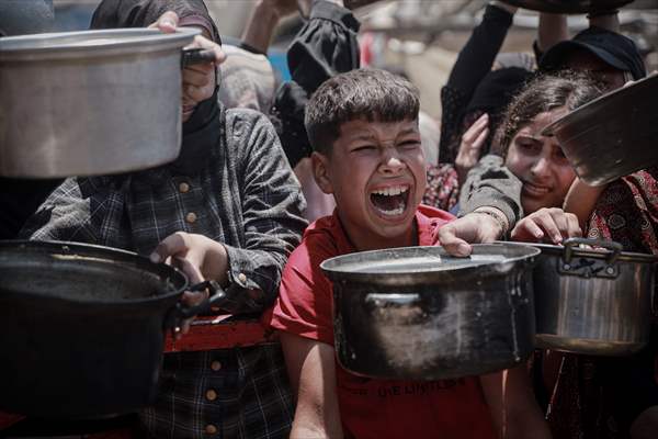 Palestinians struggle with hunger in Gaza wait for food