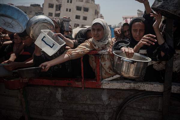 Palestinians struggle with hunger in Gaza wait for food