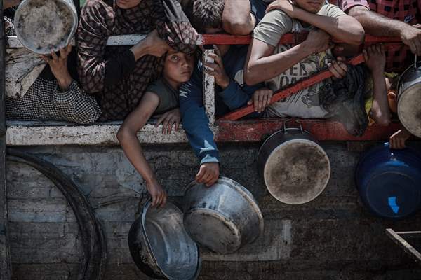 Palestinians struggle with hunger in Gaza wait for food