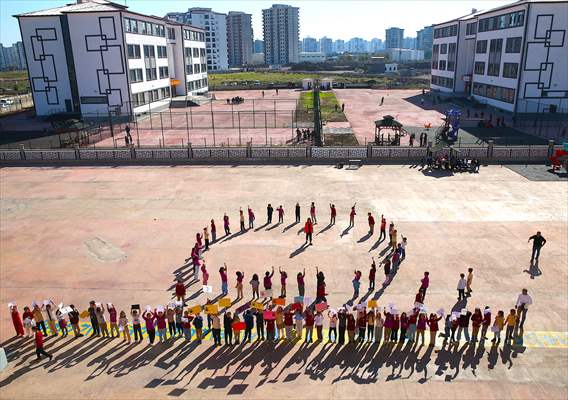 Diyarbakır'da öğrenciler 'akran zorbalığı'na karşı etkinliklerle bilinçlendiriliyor