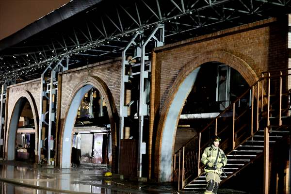 Rusya'nın St. Petersburg kentinde pazar yerinde yangın çıktı