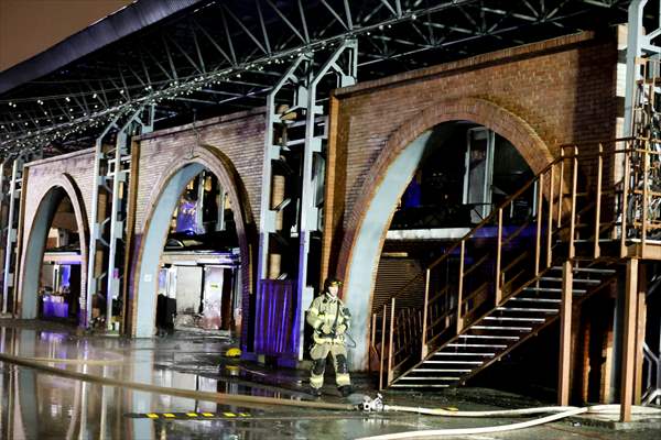 Rusya'nın St. Petersburg kentinde pazar yerinde yangın çıktı