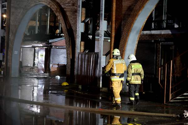 Rusya'nın St. Petersburg kentinde pazar yerinde yangın çıktı