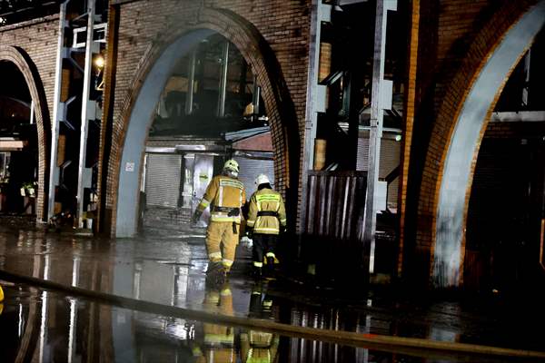 Rusya'nın St. Petersburg kentinde pazar yerinde yangın çıktı