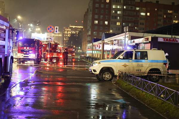 Rusya'nın St. Petersburg kentinde pazar yerinde yangın çıktı