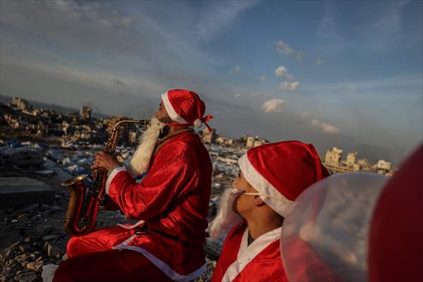 Volunteers dressed as Santa bring joy to children in Gaza