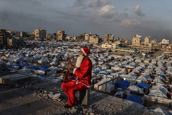 Volunteers dressed as Santa bring joy to children in Gaza