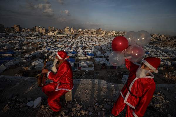 Volunteers dressed as Santa bring joy to children in Gaza