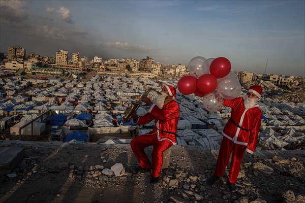 Volunteers dressed as Santa bring joy to children in Gaza
