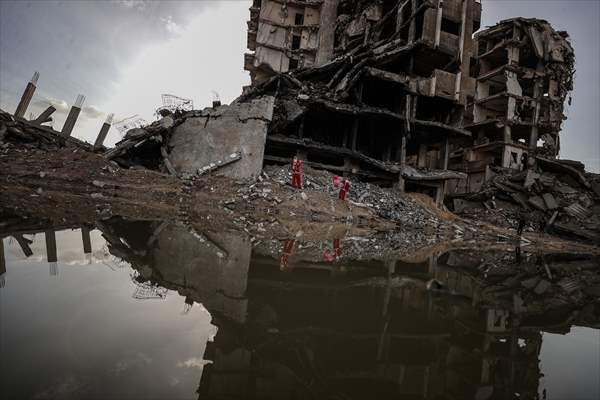 Volunteers dressed as Santa bring joy to children in Gaza