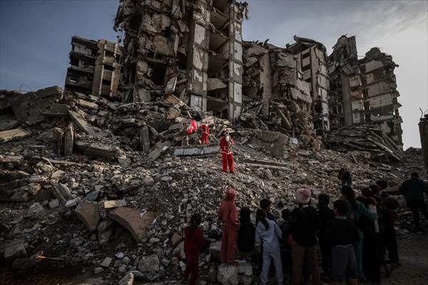 Volunteers dressed as Santa bring joy to children in Gaza