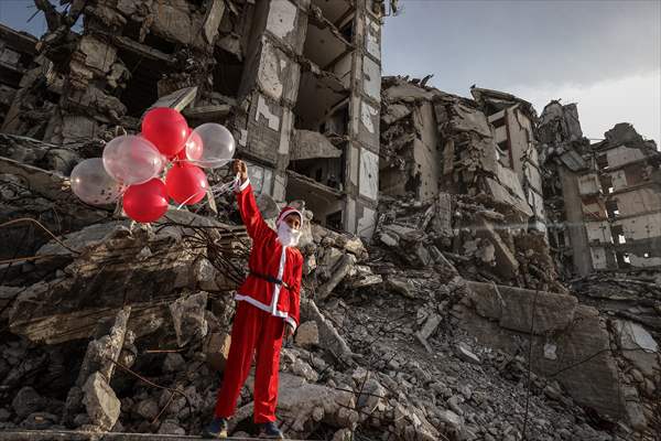 Volunteers dressed as Santa bring joy to children in Gaza