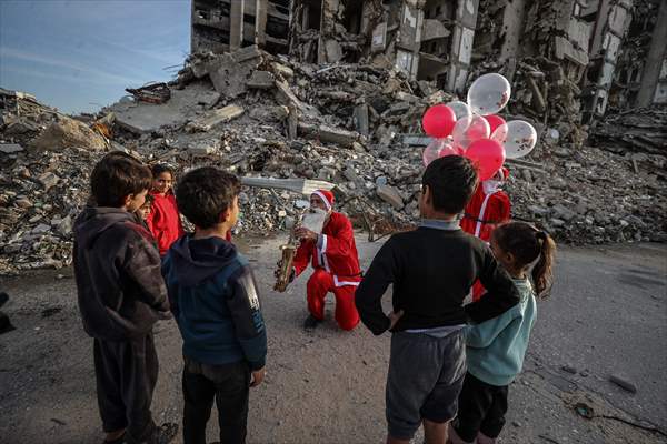 Volunteers dressed as Santa bring joy to children in Gaza