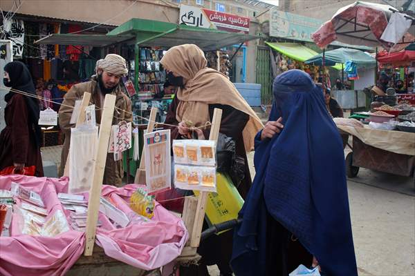 Daily life in Jowzjan as residents flock to bazaar