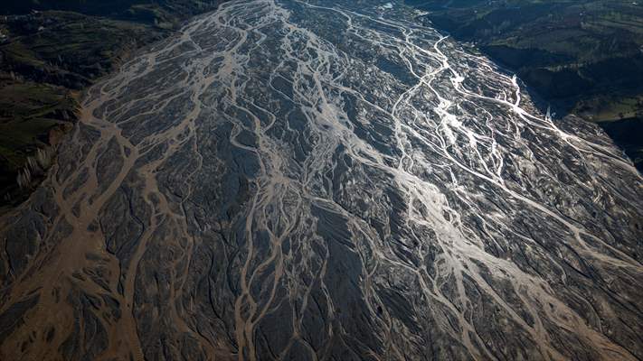 Şiro Çayı eriyen kar sularını Fırat Nehri’ne taşıyor