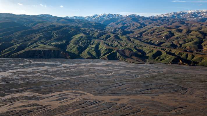 Şiro Çayı eriyen kar sularını Fırat Nehri’ne taşıyor