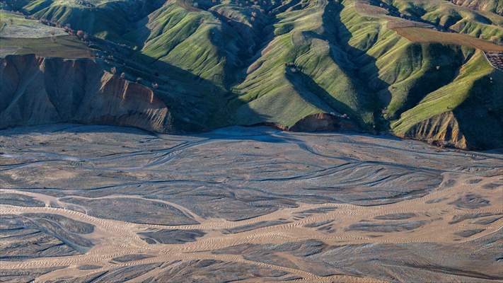 Şiro Çayı eriyen kar sularını Fırat Nehri’ne taşıyor