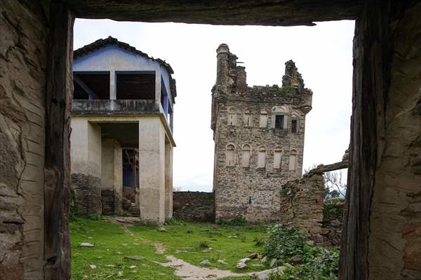 Arpaz Kulesi zamana direniyor