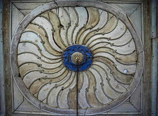 Arpaz Kulesi zamana direniyor