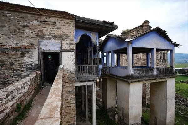 Arpaz Kulesi zamana direniyor