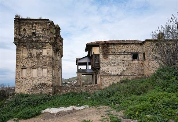 Arpaz Kulesi zamana direniyor