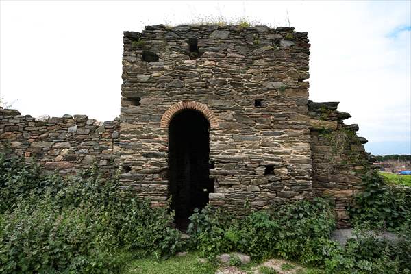 Arpaz Kulesi zamana direniyor