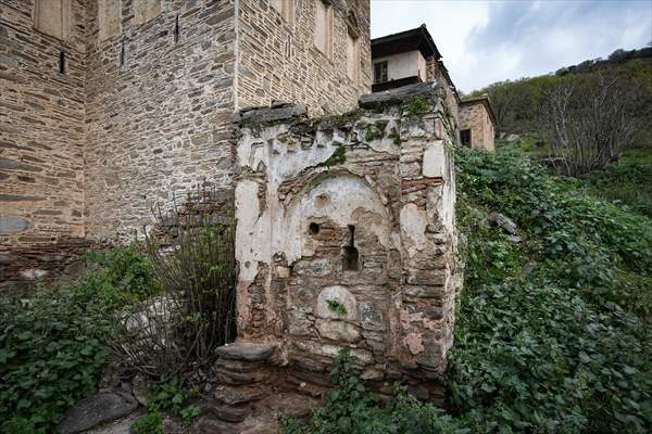 Arpaz Kulesi zamana direniyor