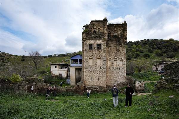 Arpaz Kulesi zamana direniyor