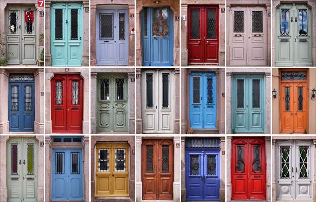 Cunda Adası'ndaki rengarenk kapılar geçmişin izlerini taşıyor