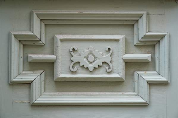 Cunda Adası'ndaki rengarenk kapılar geçmişin izlerini taşıyor