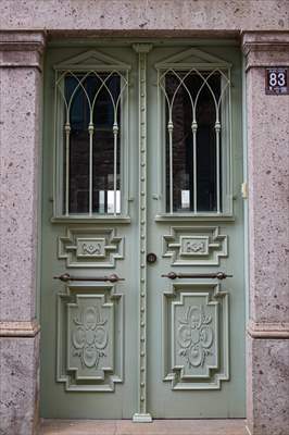 Cunda Adası'ndaki rengarenk kapılar geçmişin izlerini taşıyor