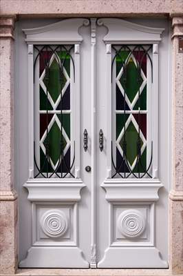 Cunda Adası'ndaki rengarenk kapılar geçmişin izlerini taşıyor