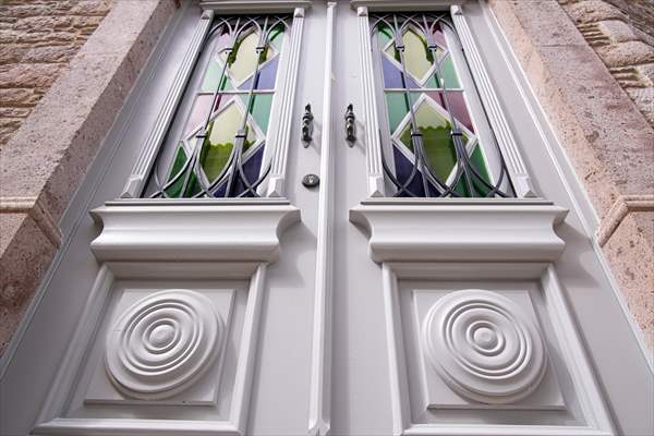 Cunda Adası'ndaki rengarenk kapılar geçmişin izlerini taşıyor