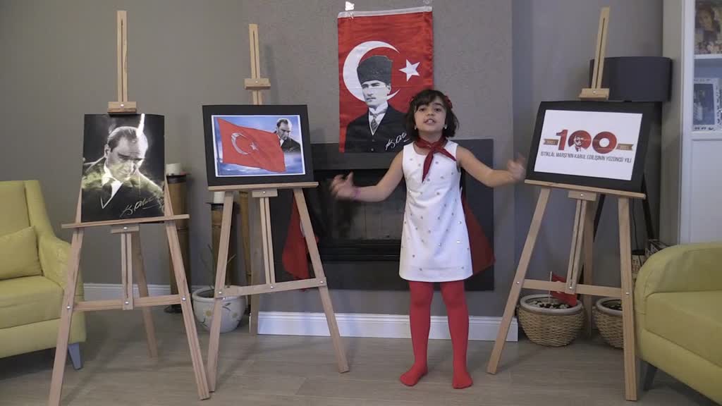 MUĞLA - İstiklal Marşı'nı ezbere okuyan Bodrumlu küçük Eylül, ailesinin ve öğretmenlerinin gururu oldu