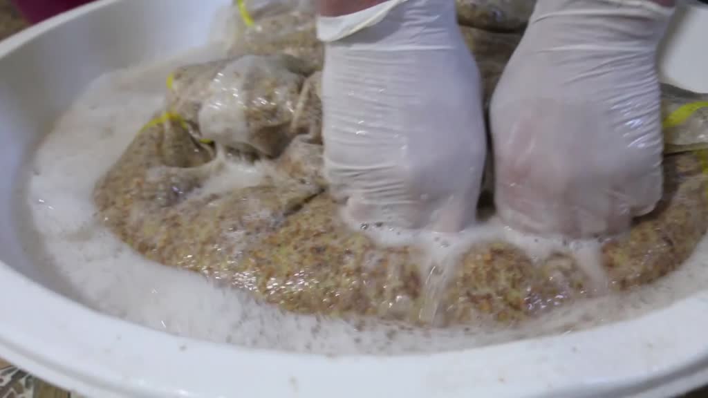 BOLU - Bolu'nun tescilli ürünü "uğut tatlısı" sofraları tatlandırıyor