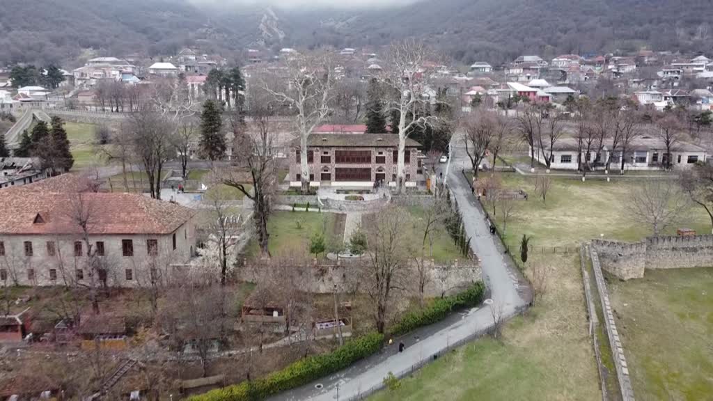 ŞEKİ - Azerbaycan'ın Dünya Kültür Mirası Listesi'ndeki Şeki Han Sarayı turist akınına uğruyor