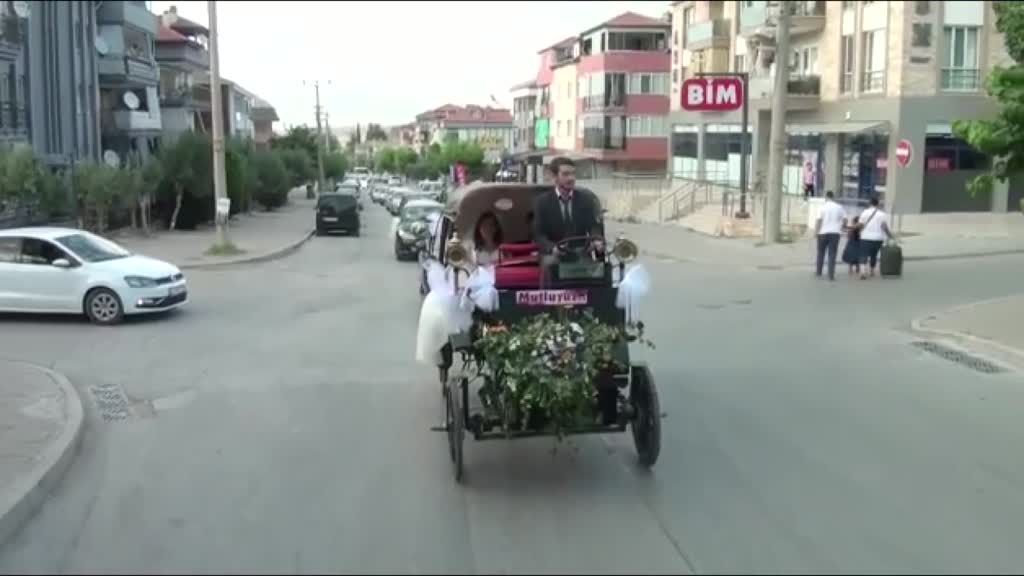 DENİZLİ - Evlenen kızı için elektrikli faytondan gelin arabası yaptı
