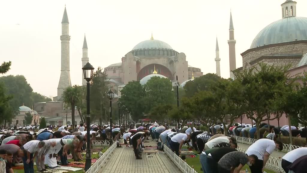 İSTANBUL - Ayasofya Camii'nde bayram namazı kılındı