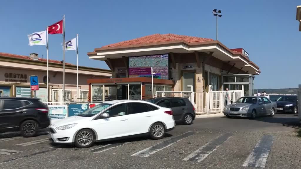 ÇANAKKALE - Feribot iskelelerinde tatilcilerin dönüş yoğunluğu erken başladı