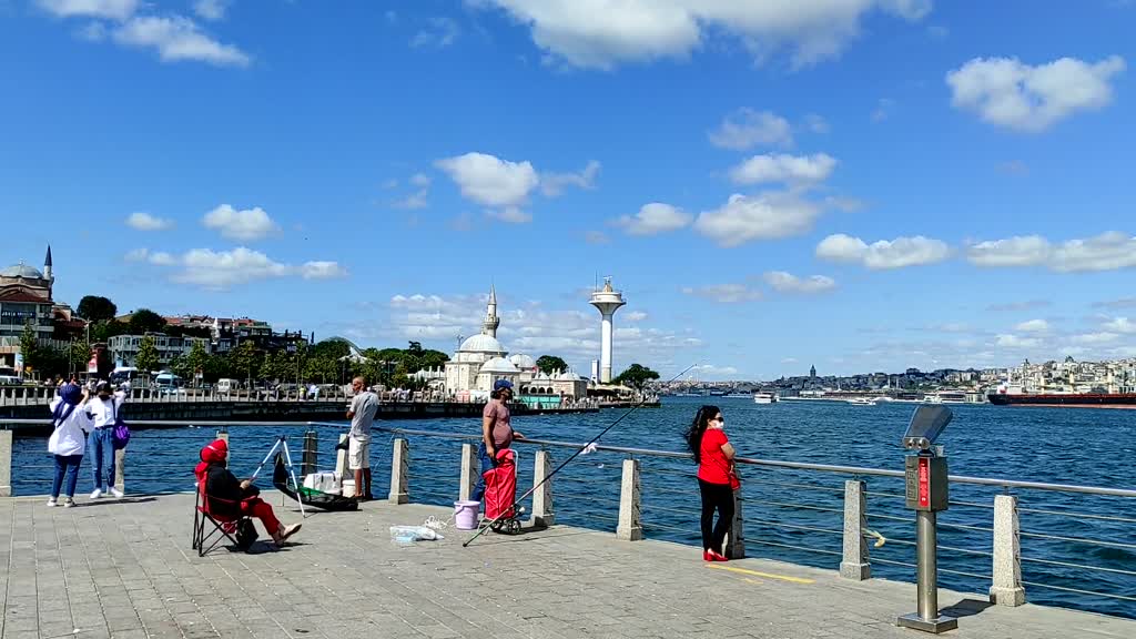 İSTANBUL - Kurban Bayramı'nın üçüncü gününde sahil, park ve bahçelerde vakit geçiriyor