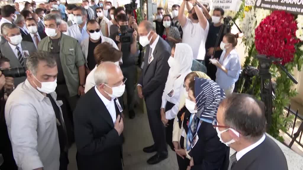 İSTANBUL - Eski Dışişleri Bakanı Turan Güneş'in eşi Nermin Güneş'in cenazesi toprağa verildi